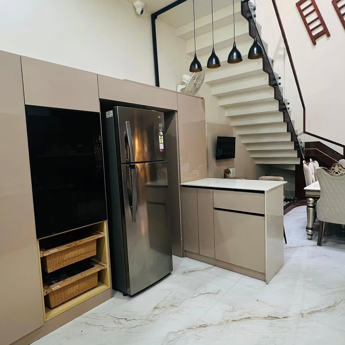 Contemporary Modular Kitchen